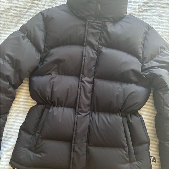 Aritzia Super Puff Supersinch Puffer jacket XS - Picture 11 of 11